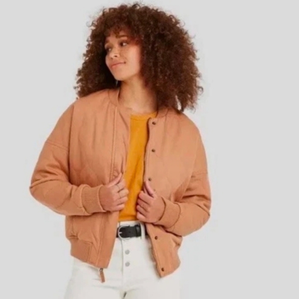 Universal Thread Tan Quilted Bomber Jacket Sz Large 24" Pit to pit 23" Length